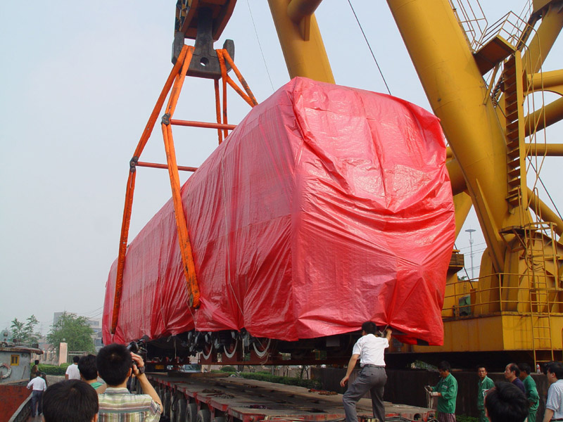 DOLECO“多来劲”吊索具成功起吊中国南车集团150吨火车头